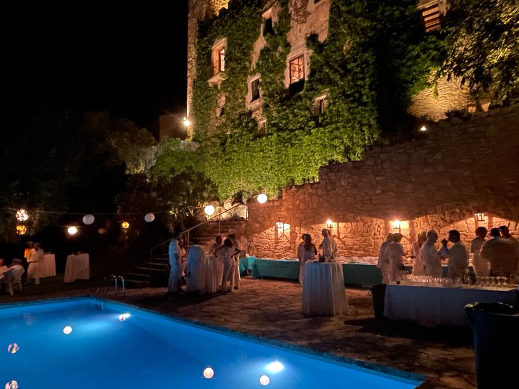 CASTILLO MONTSONIS EXTERIOR NOCHE FIESTAS