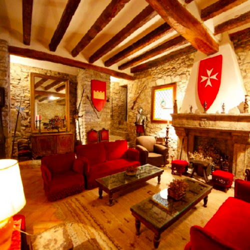 Castillo Montsonis interior